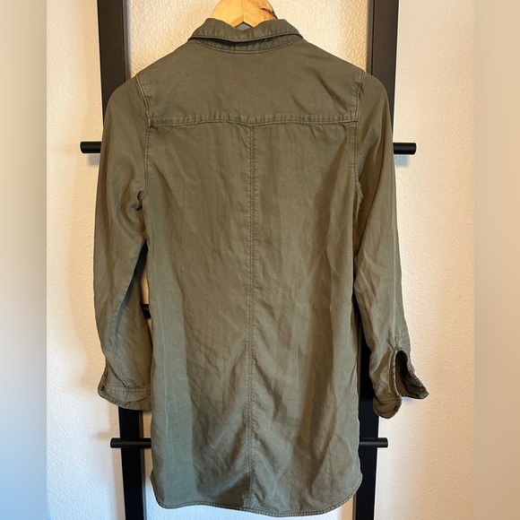 &Denim button down olive green shirt. Really nice detail and condition. - Picture 4 of 4